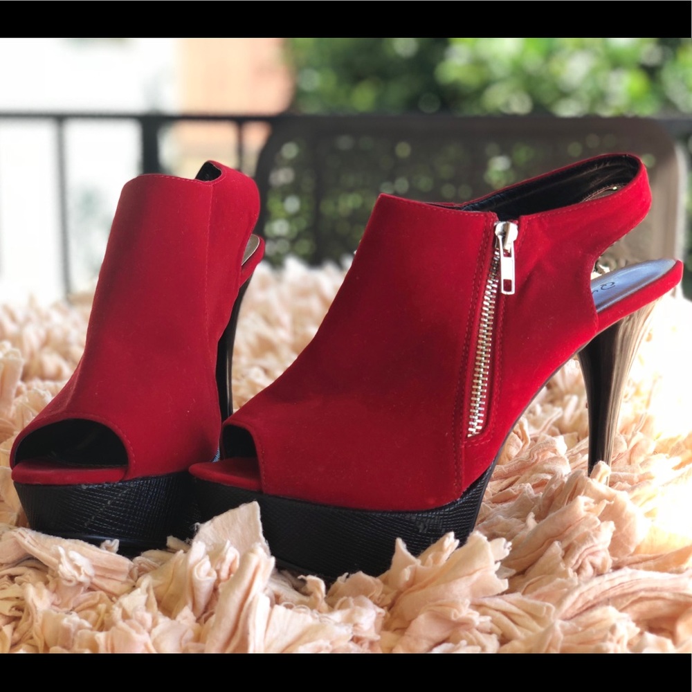 BRAND NEW Red Qupid Heels Sz 8.5